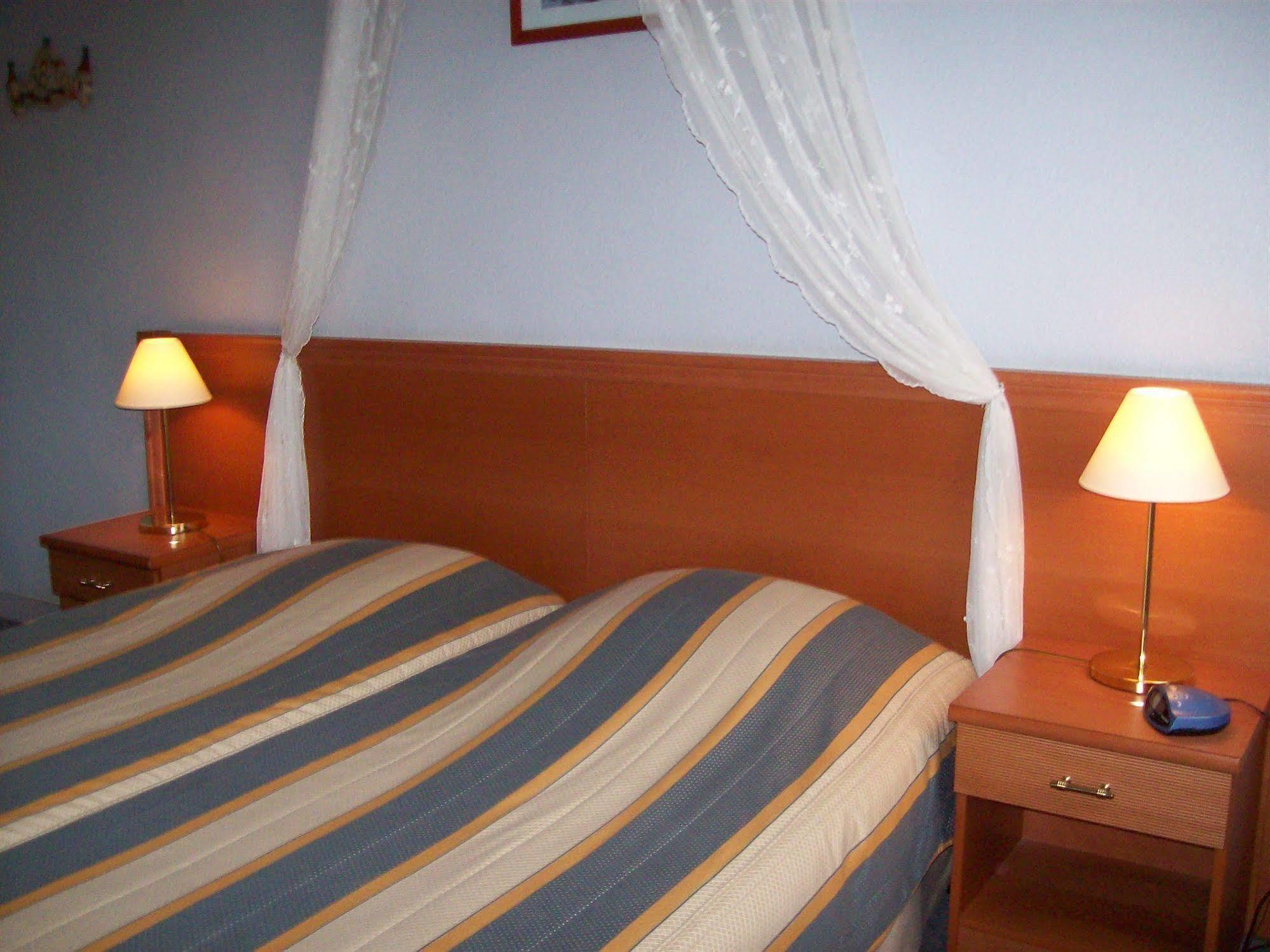 B&B An Officers House บรูจส์ ภายนอก รูปภาพ