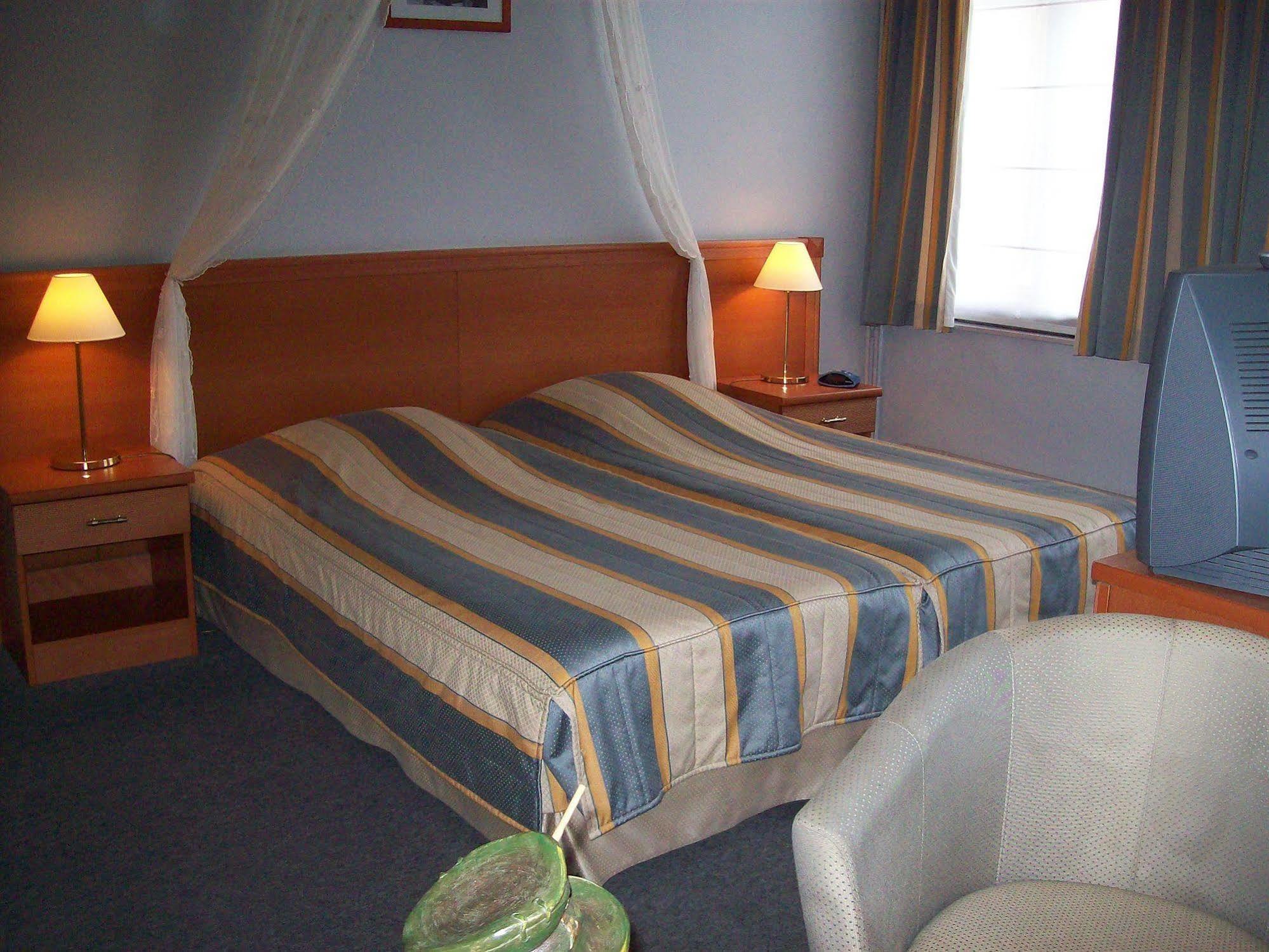 B&B An Officers House บรูจส์ ภายนอก รูปภาพ